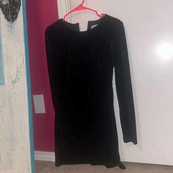 Xtraordinary Dresses Long Sleeved Black Velvet Dress Poshmark